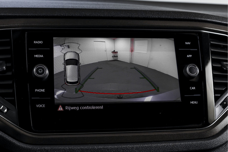Volkswagen T-Roc 1.5 TSI 150 PK Style Business - Automaat | Adapt. Cruise | Stoelverw. | PDC | Camera | NAV + App. Connect | LED | ECC | Trekhaak | LM 17" |