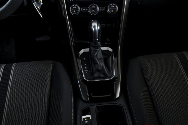 Volkswagen T-Roc 1.5 TSI 150 PK Style Business - Automaat | Adapt. Cruise | Stoelverw. | PDC | Camera | NAV + App. Connect | LED | ECC | Trekhaak | LM 17" |