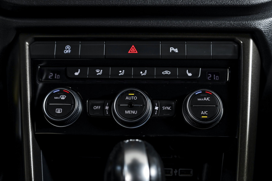 Volkswagen T-Roc 1.5 TSI 150 PK Style Business - Automaat | Adapt. Cruise | Stoelverw. | PDC | Camera | NAV + App. Connect | LED | ECC | Trekhaak | LM 17" |