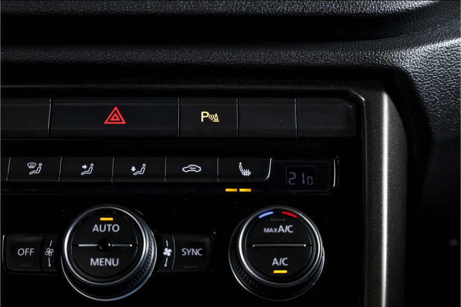 Volkswagen T-Roc 1.5 TSI 150 PK Style Business - Automaat | Adapt. Cruise | Stoelverw. | PDC | Camera | NAV + App. Connect | LED | ECC | Trekhaak | LM 17" |