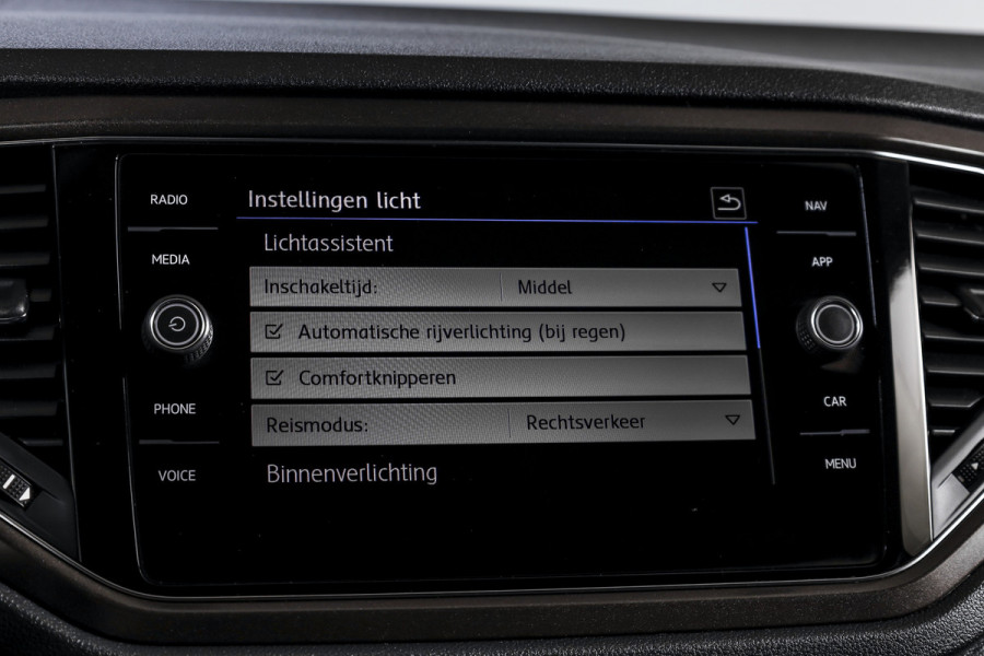 Volkswagen T-Roc 1.5 TSI 150 PK Style Business - Automaat | Adapt. Cruise | Stoelverw. | PDC | Camera | NAV + App. Connect | LED | ECC | Trekhaak | LM 17" |