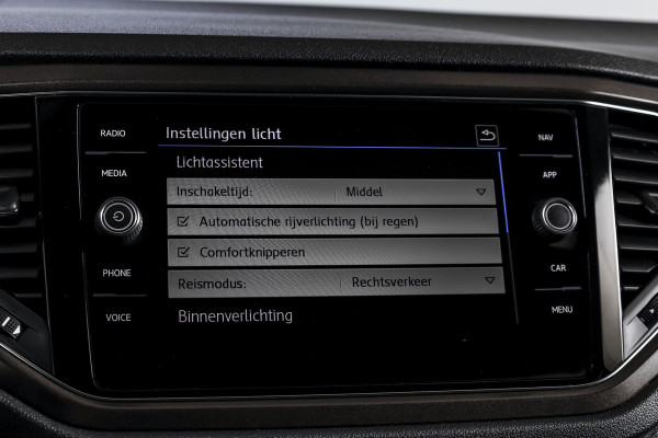 Volkswagen T-Roc 1.5 TSI 150 PK Style Business - Automaat | Adapt. Cruise | Stoelverw. | PDC | Camera | NAV + App. Connect | LED | ECC | Trekhaak | LM 17" |