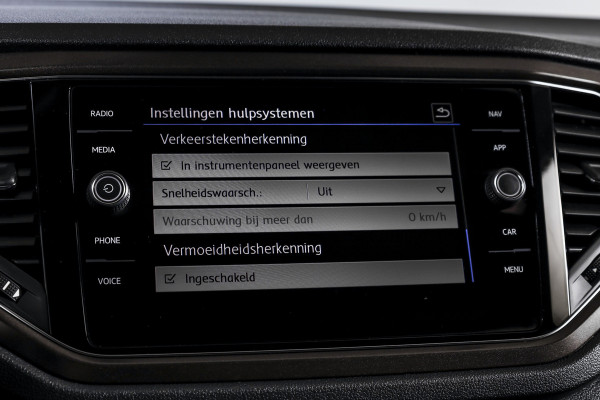 Volkswagen T-Roc 1.5 TSI 150 PK Style Business - Automaat | Adapt. Cruise | Stoelverw. | PDC | Camera | NAV + App. Connect | LED | ECC | Trekhaak | LM 17" |