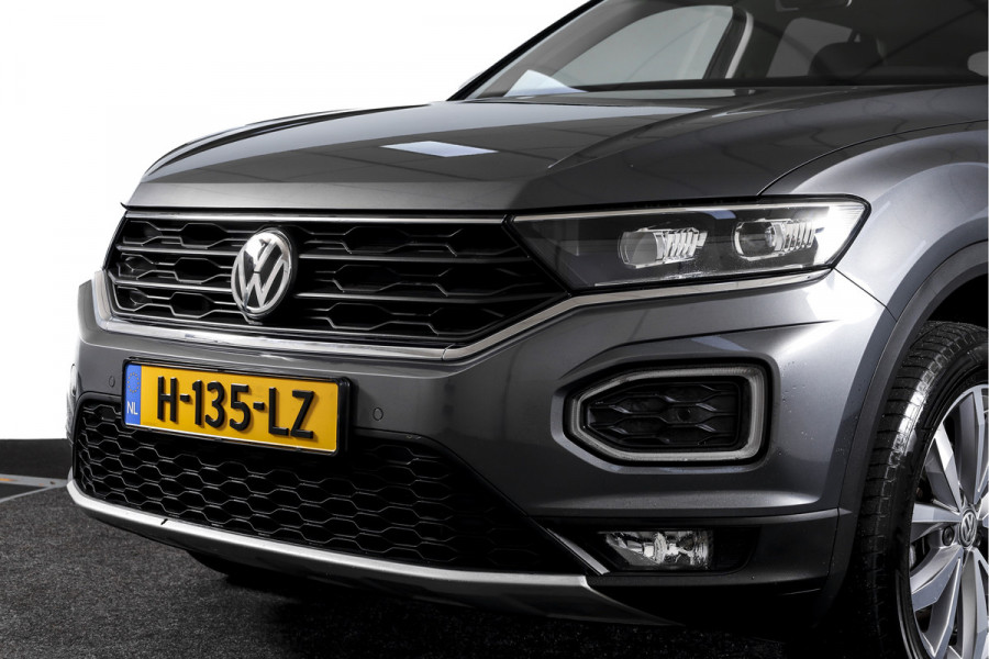 Volkswagen T-Roc 1.5 TSI 150 PK Style Business - Automaat | Adapt. Cruise | Stoelverw. | PDC | Camera | NAV + App. Connect | LED | ECC | Trekhaak | LM 17" |