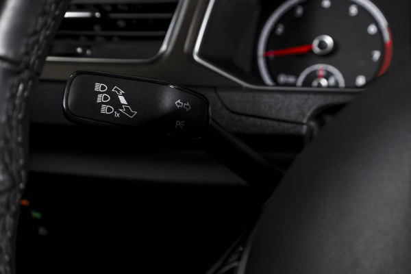 Volkswagen T-Roc 1.5 TSI 150 PK Style Business - Automaat | Adapt. Cruise | Stoelverw. | PDC | Camera | NAV + App. Connect | LED | ECC | Trekhaak | LM 17" |