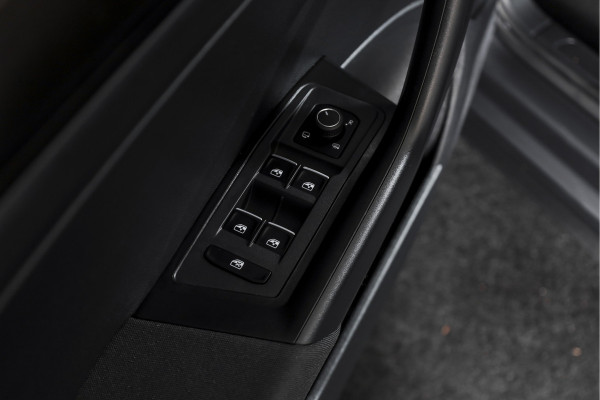 Volkswagen T-Roc 1.5 TSI 150 PK Style Business - Automaat | Adapt. Cruise | Stoelverw. | PDC | Camera | NAV + App. Connect | LED | ECC | Trekhaak | LM 17" |