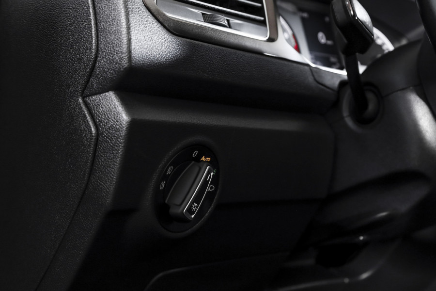 Volkswagen T-Roc 1.5 TSI 150 PK Style Business - Automaat | Adapt. Cruise | Stoelverw. | PDC | Camera | NAV + App. Connect | LED | ECC | Trekhaak | LM 17" |