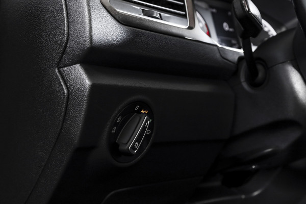 Volkswagen T-Roc 1.5 TSI 150 PK Style Business - Automaat | Adapt. Cruise | Stoelverw. | PDC | Camera | NAV + App. Connect | LED | ECC | Trekhaak | LM 17" |