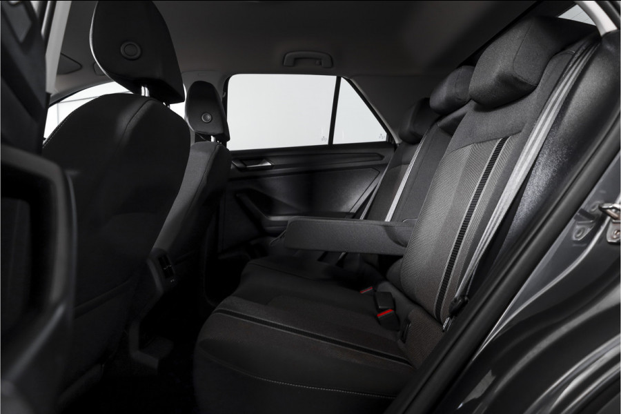 Volkswagen T-Roc 1.5 TSI 150 PK Style Business - Automaat | Adapt. Cruise | Stoelverw. | PDC | Camera | NAV + App. Connect | LED | ECC | Trekhaak | LM 17" |