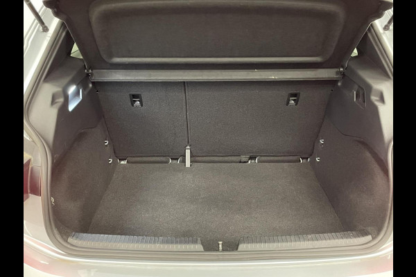 CUPRA Born Business 62 kWh Navigatie Apple Carplay/Android Auto Camera Parkeersensoren Adaptive Cruise Control Stuurverwarming Lichtmetalen velgen Climate Control