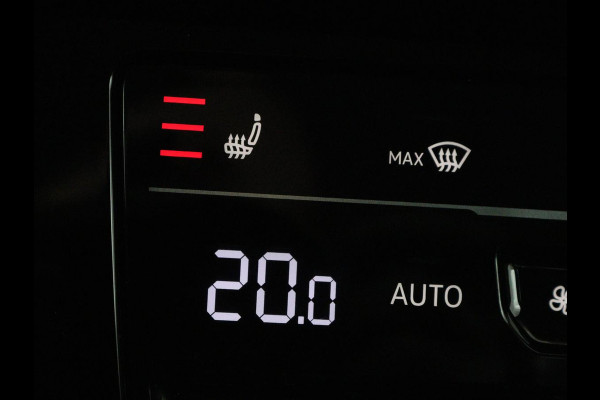 Volkswagen Passat 1.4 TSI PHEV GTE | Stoelverwarming | Trekhaak | Massage | Camera | Carplay | Keyless | Matrix LED | Navigatie | Adaptive cruise | Park Assist | Climate control | Plug In