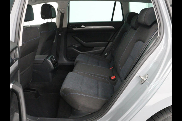 Volkswagen Passat 1.4 TSI PHEV GTE | Stoelverwarming | Trekhaak | Massage | Camera | Carplay | Keyless | Matrix LED | Navigatie | Adaptive cruise | Park Assist | Climate control | Plug In