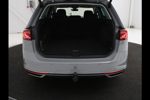 Volkswagen Passat 1.4 TSI PHEV GTE | Stoelverwarming | Trekhaak | Massage | Camera | Carplay | Keyless | Matrix LED | Navigatie | Adaptive cruise | Park Assist | Climate control | Plug In