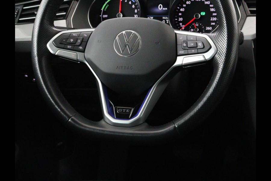 Volkswagen Passat 1.4 TSI PHEV GTE | Stoelverwarming | Trekhaak | Massage | Camera | Carplay | Keyless | Matrix LED | Navigatie | Adaptive cruise | Park Assist | Climate control | Plug In