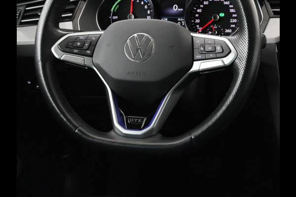 Volkswagen Passat 1.4 TSI PHEV GTE | Stoelverwarming | Trekhaak | Massage | Camera | Carplay | Keyless | Matrix LED | Navigatie | Adaptive cruise | Park Assist | Climate control | Plug In