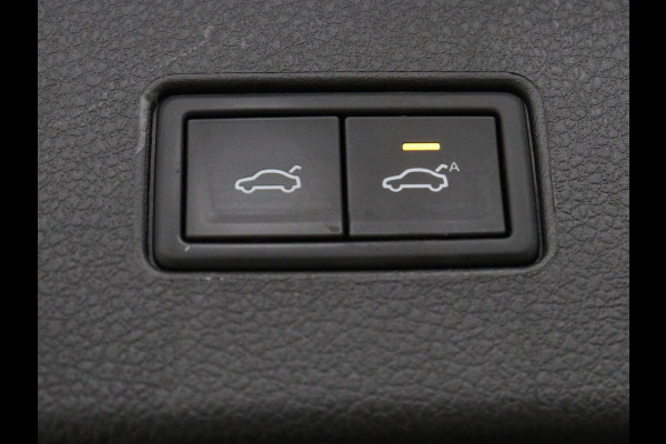 Volkswagen Passat 1.4 TSI PHEV GTE | Stoelverwarming | Trekhaak | Massage | Camera | Carplay | Keyless | Matrix LED | Navigatie | Adaptive cruise | Park Assist | Climate control | Plug In