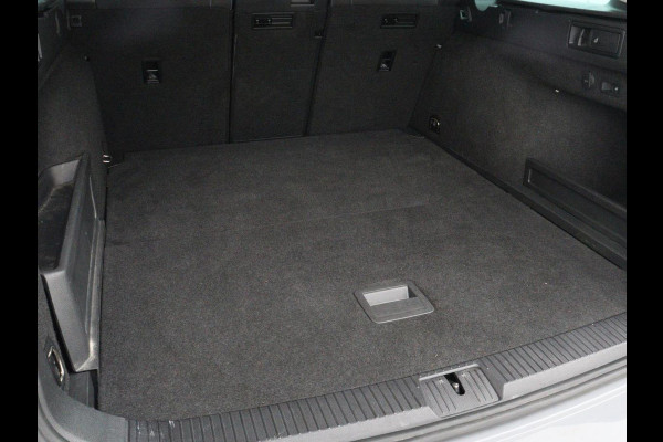 Volkswagen Passat 1.4 TSI PHEV GTE | Stoelverwarming | Trekhaak | Massage | Camera | Carplay | Keyless | Matrix LED | Navigatie | Adaptive cruise | Park Assist | Climate control | Plug In