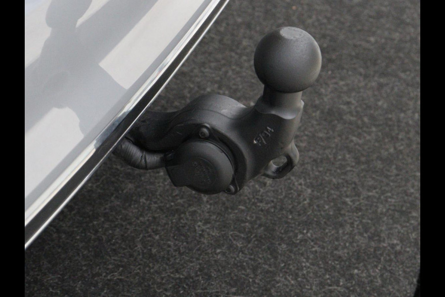 Volkswagen Passat 1.4 TSI PHEV GTE | Stoelverwarming | Trekhaak | Massage | Camera | Carplay | Keyless | Matrix LED | Navigatie | Adaptive cruise | Park Assist | Climate control | Plug In