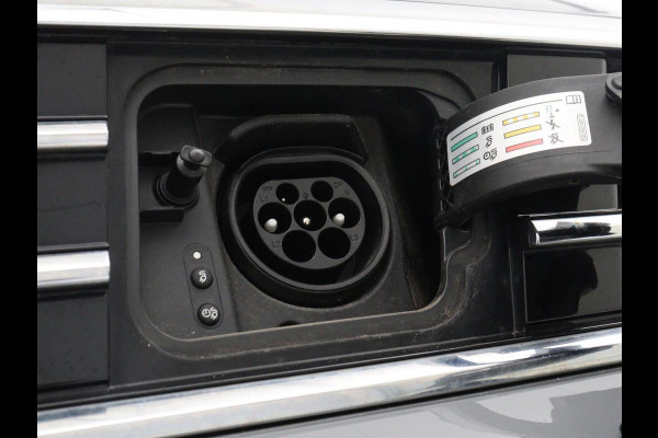 Volkswagen Passat 1.4 TSI PHEV GTE | Stoelverwarming | Trekhaak | Massage | Camera | Carplay | Keyless | Matrix LED | Navigatie | Adaptive cruise | Park Assist | Climate control | Plug In