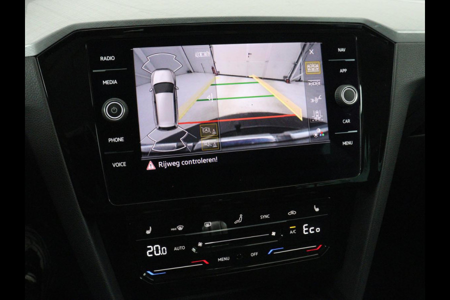 Volkswagen Passat 1.4 TSI PHEV GTE | Stoelverwarming | Trekhaak | Massage | Camera | Carplay | Keyless | Matrix LED | Navigatie | Adaptive cruise | Park Assist | Climate control | Plug In