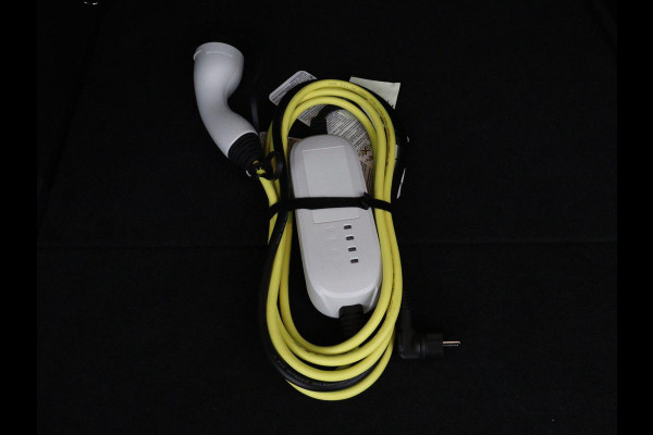 Volkswagen Passat 1.4 TSI PHEV GTE | Stoelverwarming | Trekhaak | Massage | Camera | Carplay | Keyless | Matrix LED | Navigatie | Adaptive cruise | Park Assist | Climate control | Plug In