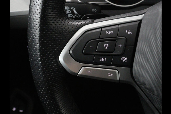 Volkswagen Passat 1.4 TSI PHEV GTE | Stoelverwarming | Trekhaak | Massage | Camera | Carplay | Keyless | Matrix LED | Navigatie | Adaptive cruise | Park Assist | Climate control | Plug In