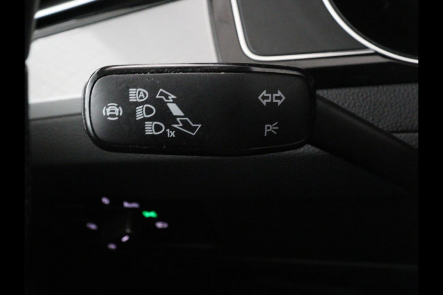 Volkswagen Passat 1.4 TSI PHEV GTE | Stoelverwarming | Trekhaak | Massage | Camera | Carplay | Keyless | Matrix LED | Navigatie | Adaptive cruise | Park Assist | Climate control | Plug In