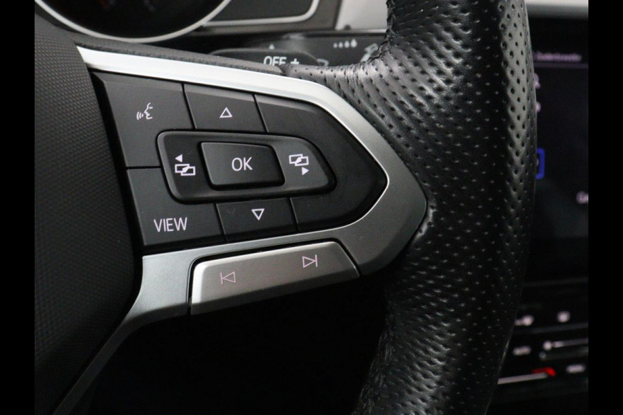 Volkswagen Passat 1.4 TSI PHEV GTE | Stoelverwarming | Trekhaak | Massage | Camera | Carplay | Keyless | Matrix LED | Navigatie | Adaptive cruise | Park Assist | Climate control | Plug In