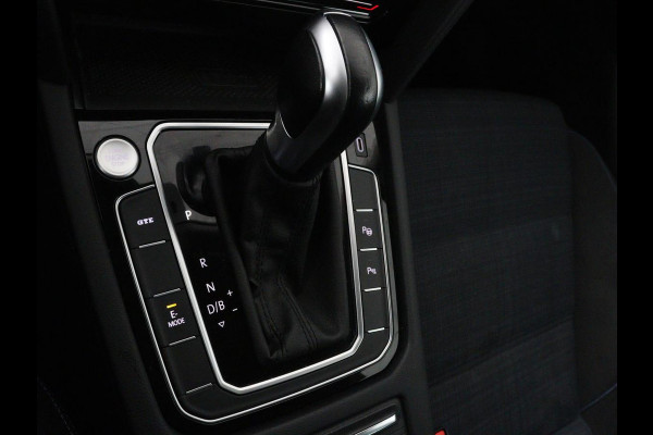 Volkswagen Passat 1.4 TSI PHEV GTE | Stoelverwarming | Trekhaak | Massage | Camera | Carplay | Keyless | Matrix LED | Navigatie | Adaptive cruise | Park Assist | Climate control | Plug In