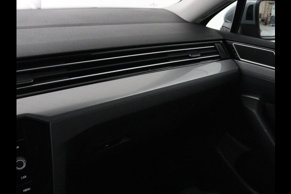 Volkswagen Passat 1.4 TSI PHEV GTE | Stoelverwarming | Trekhaak | Massage | Camera | Carplay | Keyless | Matrix LED | Navigatie | Adaptive cruise | Park Assist | Climate control | Plug In