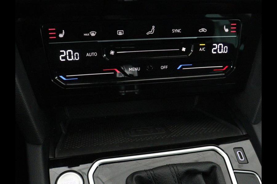 Volkswagen Passat 1.4 TSI PHEV GTE | Stoelverwarming | Trekhaak | Massage | Camera | Carplay | Keyless | Matrix LED | Navigatie | Adaptive cruise | Park Assist | Climate control | Plug In