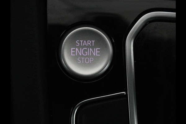 Volkswagen Passat 1.4 TSI PHEV GTE | Stoelverwarming | Trekhaak | Massage | Camera | Carplay | Keyless | Matrix LED | Navigatie | Adaptive cruise | Park Assist | Climate control | Plug In