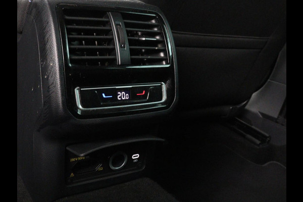 Volkswagen Passat 1.4 TSI PHEV GTE | Stoelverwarming | Trekhaak | Massage | Camera | Carplay | Keyless | Matrix LED | Navigatie | Adaptive cruise | Park Assist | Climate control | Plug In
