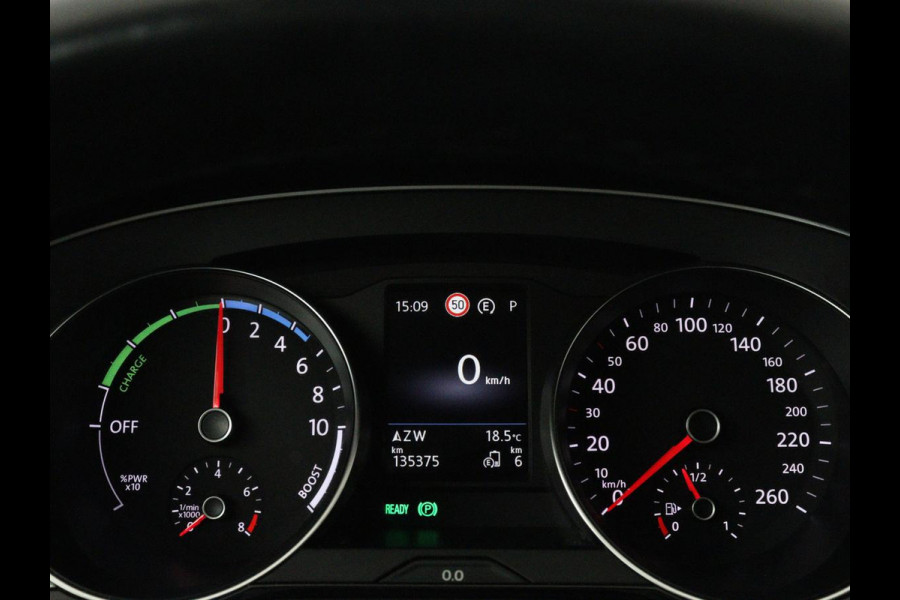 Volkswagen Passat 1.4 TSI PHEV GTE | Stoelverwarming | Trekhaak | Massage | Camera | Carplay | Keyless | Matrix LED | Navigatie | Adaptive cruise | Park Assist | Climate control | Plug In