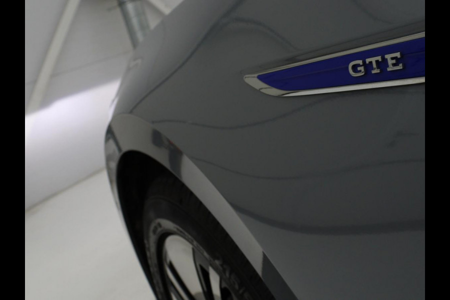 Volkswagen Passat 1.4 TSI PHEV GTE | Stoelverwarming | Trekhaak | Massage | Camera | Carplay | Keyless | Matrix LED | Navigatie | Adaptive cruise | Park Assist | Climate control | Plug In