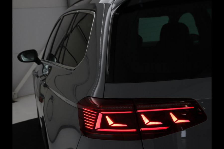 Volkswagen Passat 1.4 TSI PHEV GTE | Stoelverwarming | Trekhaak | Massage | Camera | Carplay | Keyless | Matrix LED | Navigatie | Adaptive cruise | Park Assist | Climate control | Plug In
