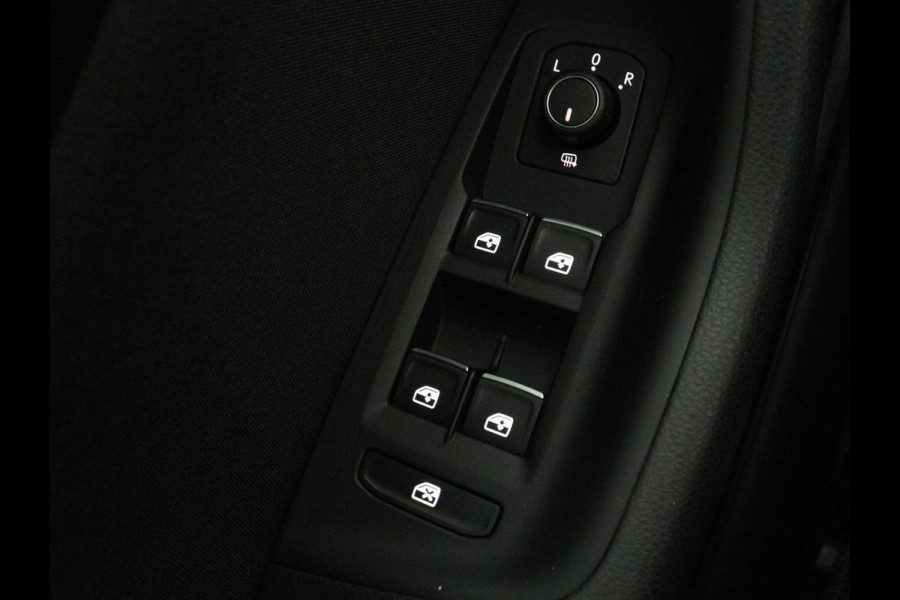 Volkswagen Passat 1.4 TSI PHEV GTE | Stoelverwarming | Trekhaak | Massage | Camera | Carplay | Keyless | Matrix LED | Navigatie | Adaptive cruise | Park Assist | Climate control | Plug In