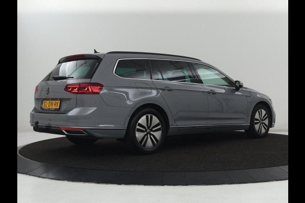 Volkswagen Passat 1.4 TSI PHEV GTE | Stoelverwarming | Trekhaak | Massage | Camera | Carplay | Keyless | Matrix LED | Navigatie | Adaptive cruise | Park Assist | Climate control | Plug In