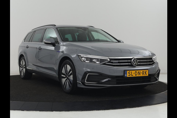 Volkswagen Passat 1.4 TSI PHEV GTE | Stoelverwarming | Trekhaak | Massage | Camera | Carplay | Keyless | Matrix LED | Navigatie | Adaptive cruise | Park Assist | Climate control | Plug In
