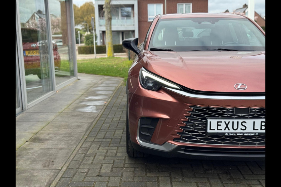 Lexus LBX 1.5 Hybrid Relax Tech Pack | Geheugenfunctie, Leer, Dodehoekherkenning, 18 inch, Elektrische achterklep, Stoel + Stuurverwarming