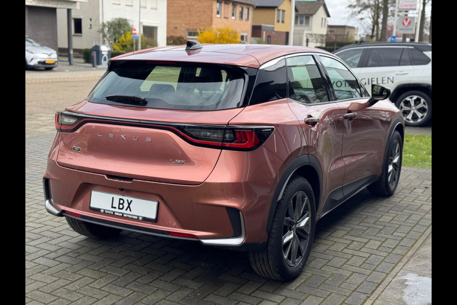 Lexus LBX 1.5 Hybrid Relax Tech Pack | Geheugenfunctie, Leer, Dodehoekherkenning, 18 inch, Elektrische achterklep, Stoel + Stuurverwarming
