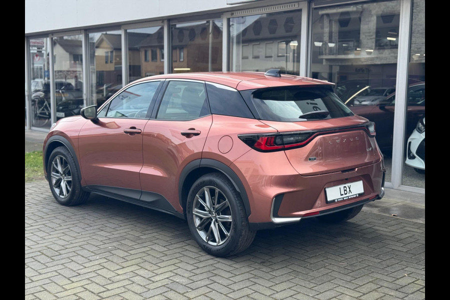 Lexus LBX 1.5 Hybrid Relax Tech Pack | Geheugenfunctie, Leer, Dodehoekherkenning, 18 inch, Elektrische achterklep, Stoel + Stuurverwarming