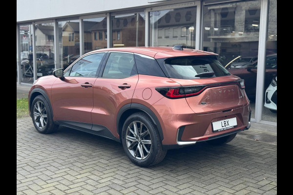 Lexus LBX 1.5 Hybrid Relax Tech Pack | Geheugenfunctie, Leer, Dodehoekherkenning, 18 inch, Elektrische achterklep, Stoel + Stuurverwarming