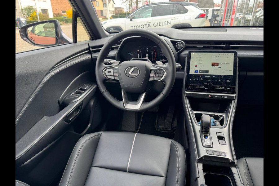 Lexus LBX 1.5 Hybrid Relax Tech Pack | Geheugenfunctie, Leer, Dodehoekherkenning, 18 inch, Elektrische achterklep, Stoel + Stuurverwarming