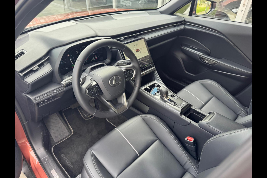 Lexus LBX 1.5 Hybrid Relax Tech Pack | Geheugenfunctie, Leer, Dodehoekherkenning, 18 inch, Elektrische achterklep, Stoel + Stuurverwarming