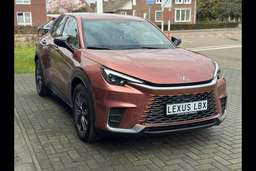 Lexus LBX 1.5 Hybrid Relax Tech Pack | Geheugenfunctie, Leer, Dodehoekherkenning, 18 inch, Elektrische achterklep, Stoel + Stuurverwarming