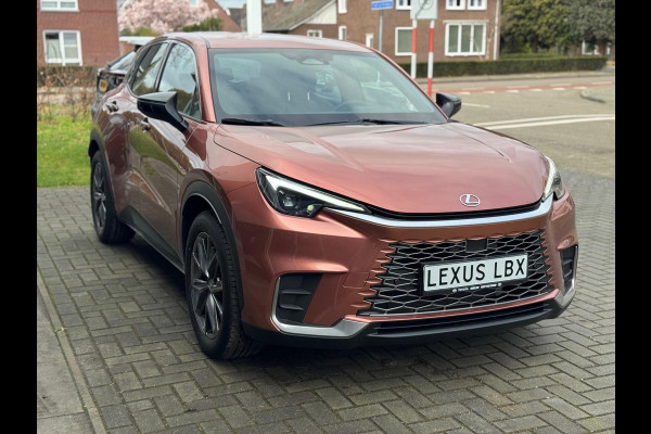 Lexus LBX 1.5 Hybrid Relax Tech Pack | Geheugenfunctie, Leer, Dodehoekherkenning, 18 inch, Elektrische achterklep, Stoel + Stuurverwarming