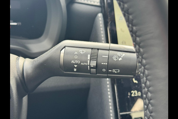 Lexus LBX 1.5 Hybrid Relax Tech Pack | Geheugenfunctie, Leer, Dodehoekherkenning, 18 inch, Elektrische achterklep, Stoel + Stuurverwarming