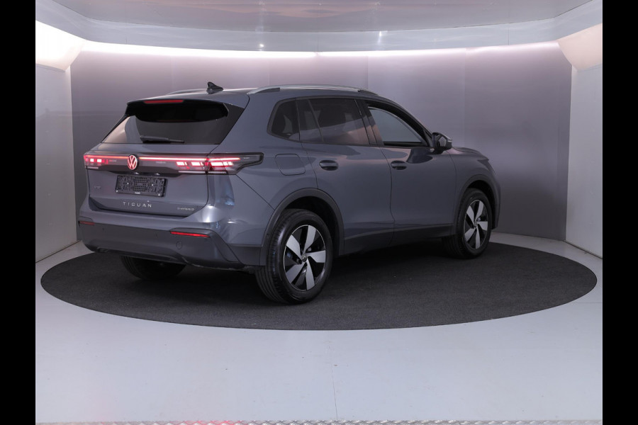 Volkswagen Tiguan 1.5 eHybrid Life Edition 204 pk Automaat (DSG) | Verlengde garantie | Navigatie | Parkeersensoren (Park assist) | Achteruitrijcamera | Stoelverwarming |