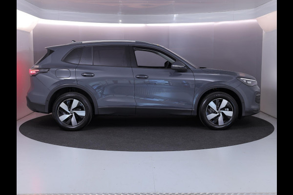 Volkswagen Tiguan 1.5 eHybrid Life Edition 204 pk Automaat (DSG) | Verlengde garantie | Navigatie | Parkeersensoren (Park assist) | Achteruitrijcamera | Stoelverwarming |